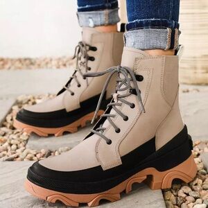 SOREL BREX LACE BOOT IN SANDY/BLACK - LIKE NEW!!!